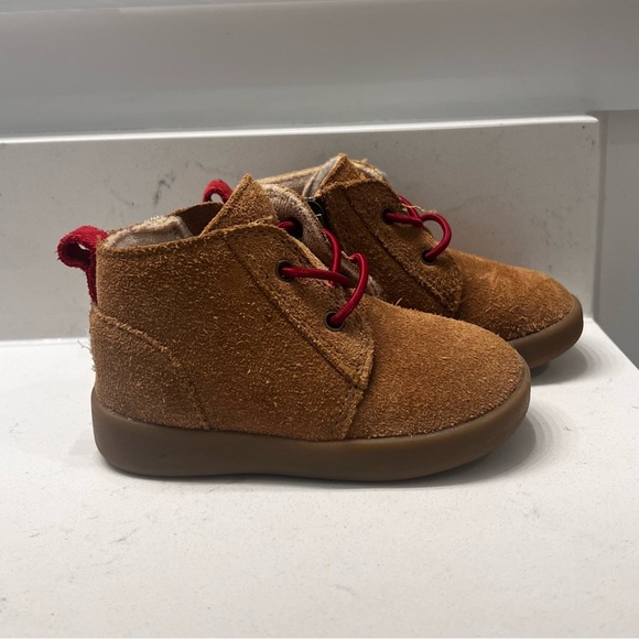 Infant Ugg Chukka Boot - Picture 2 of 8